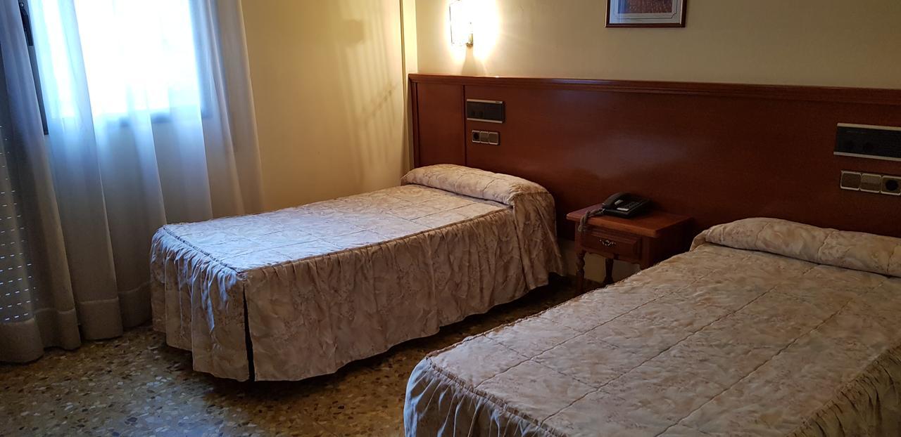 Hotel Reina Isabel Lleida Esterno foto
