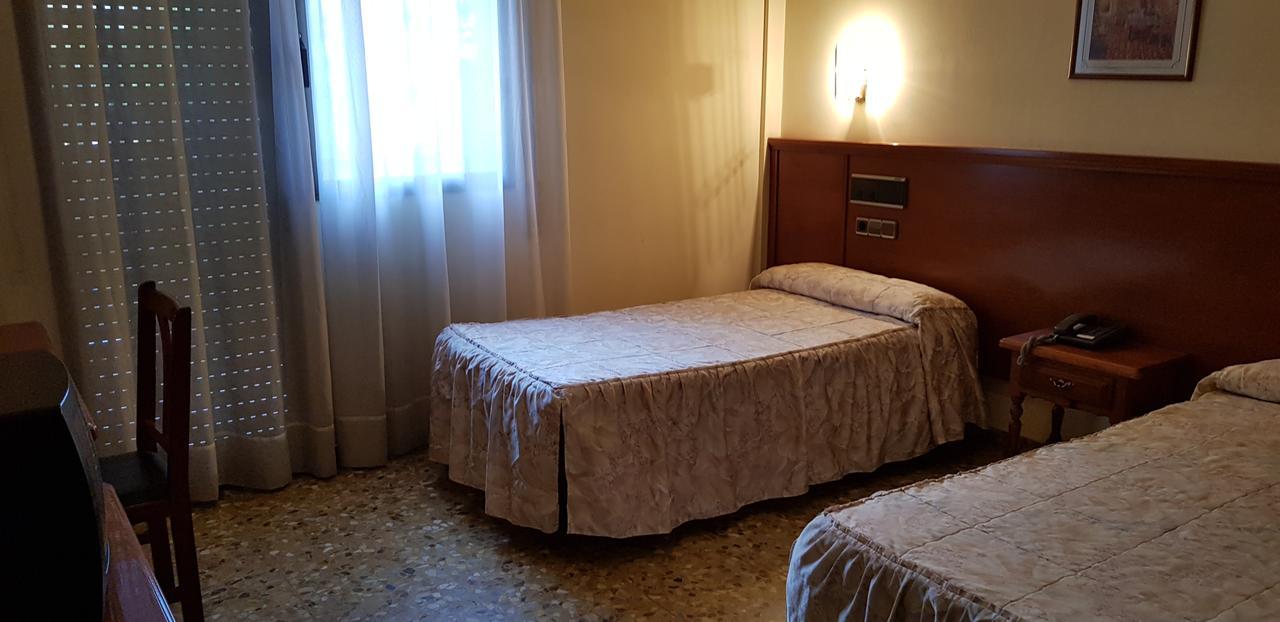 Hotel Reina Isabel Lleida Esterno foto